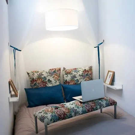 Behouse Plaza Del Salvador Seville